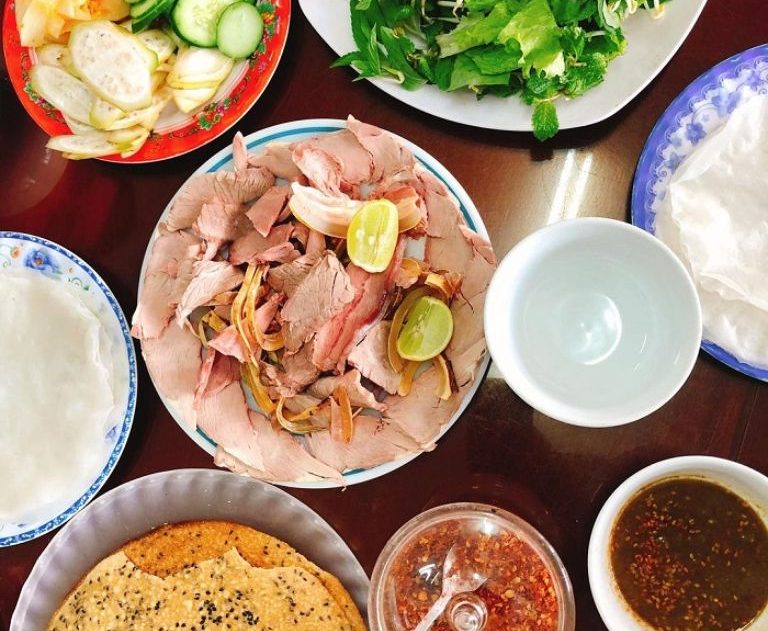 Quán Rô nổi tiếng được nhiều người yêu thích vì chất lượng món ăn hấp dẫn và giá thành hợp lý