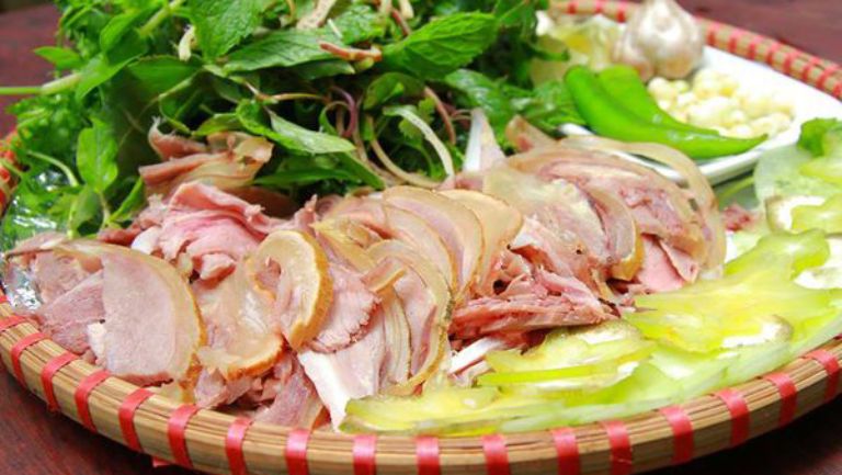 Quán mở cửa cả ngày nên du khách có thể thoải mái đến bất kỳ khung giờ nào để thưởng thức món ăn