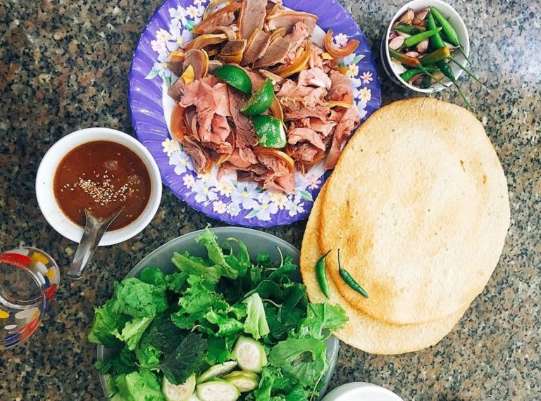 Món thịt bê thui của quán 100 Điện Biên Phủ nhận được đánh giá cao của khách hàng từ chất lượng đến giá cả