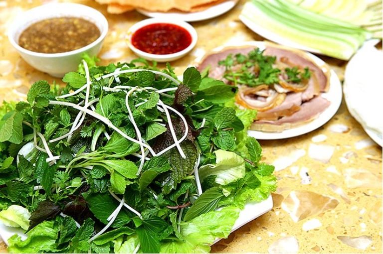 Quán bê thui Thanh Hải sở hữu không gian rộng rãi, thực đơn đa dạng và món ăn thơm ngon chinh phục thực khách