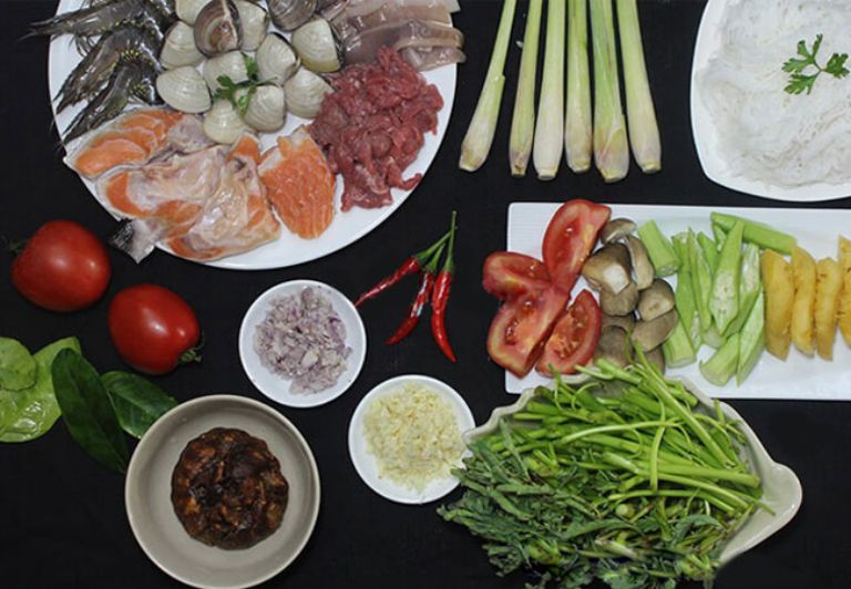 Những nguyên liệu cần thiết món bún hải sản Đà Nẵng.