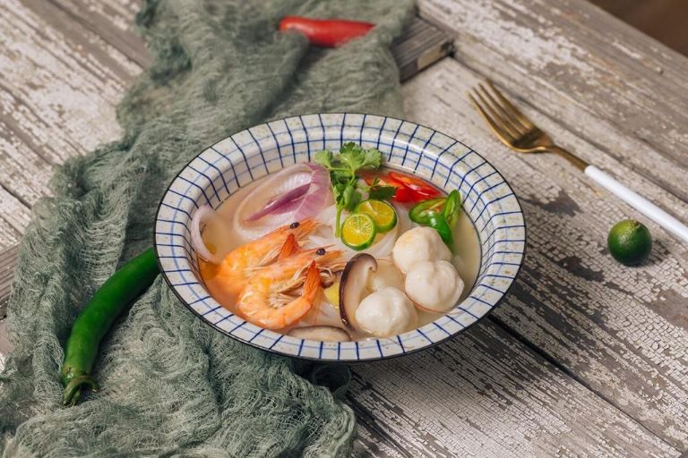 Bún hải sản ăn ngon nhất khi còn nóng. 