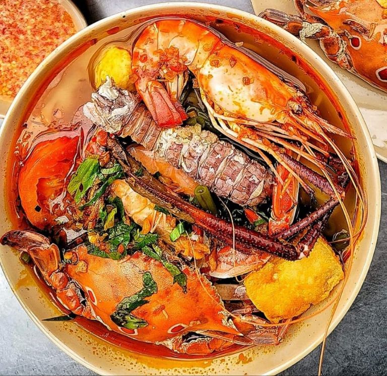 Tô bún hải sản đặc biệt với những nguyên liệu chất lượng quán Bà Liên.