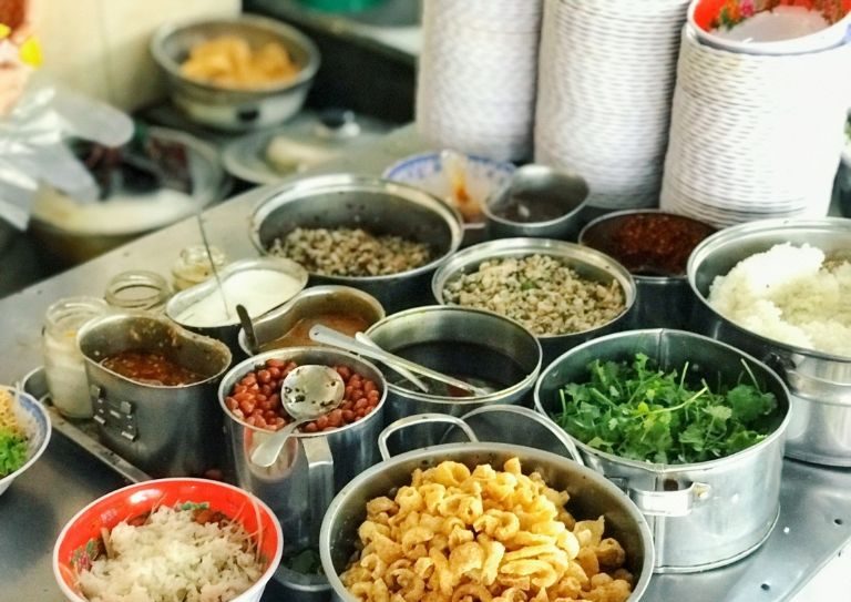 Nếu bạn đang tìm quán cơm hến ngon vậy nhất định không thể bỏ lỡ cơm hến Ông Ích Nghiêm