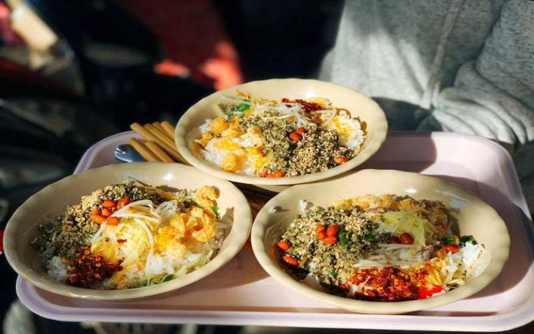 Sẽ thật thiếu xót nếu mọi người không đến thử quán cơm hến Đà Nẵng tạo lạc tại 539 Trần Cao Vân