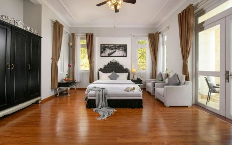 Suite Lake View là hạng phòng cao cấp nhất và mang phong cách thiết kế, trang trí kiểu hoàng tộc, sang trọng và đẳng cấp. (Nguồn: Internet)