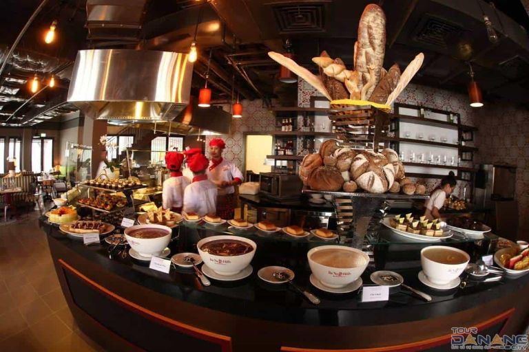 Đây là hình thức mà có đầy đủ các món ăn ngon từ Á đến Âu rất dễ ăn cho mọi thực khách