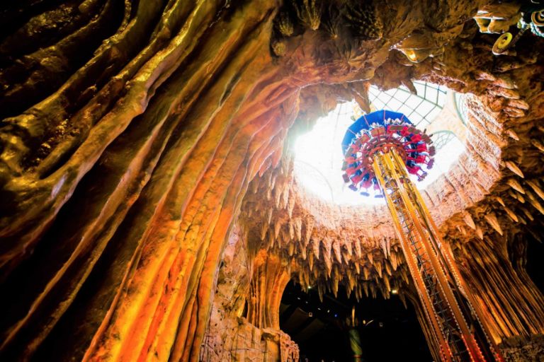 Fantasy Park nổi tiếng với những trò chơi cảm giác mạnh siêu chân thực và vô cùng an toàn