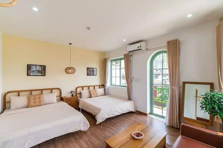 Toàn cảnh vẻ đẹp được tạo nên của Nắng House - homestay Đà Nẵng gần biển dưới ánh nắng mặt trời cùng làn gió mát lạnh từ biển thổi vào