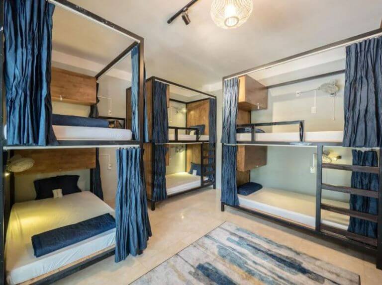 Phòng dorm là nơi tụ tập đông vui của các hội bạn tại 1986 homestay Đà Nẵng 