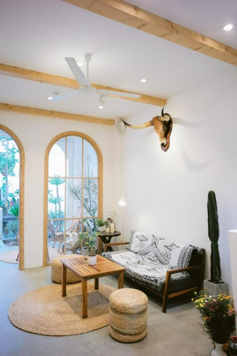 Khu vực ngồi chờ ở sảnh tầng 1 được chăm chút decor vào từng chi tiết nhỏ. (Nguồn: Facebook.com)