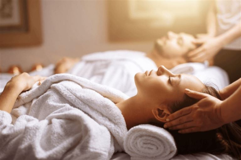 Du khách sẽ được tận hưởng những phương pháp trị liệu, chăm sóc sức khỏe chuyên sâu, kết hợp giữa phương Đông và phương Tây. 