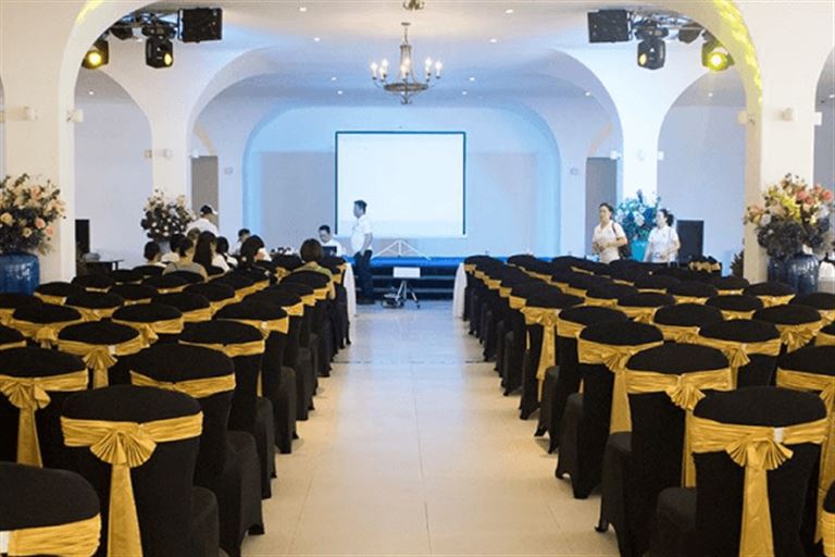Risemount Resort Đà Nẵng sở hữu trung tâm hội nghị, sự kiện và tổ chức tiệc cưới diện tích lớn, thiết kế sang trọng, lộng lẫy. 