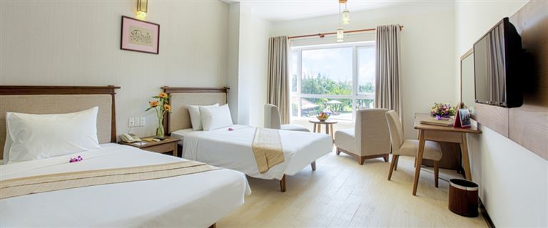Sandy Beach Resort Đà Nẵng sở hữu hạng phòng Superior Garden View có diện tích thoải mái dành cho tối đa 3 người. 
